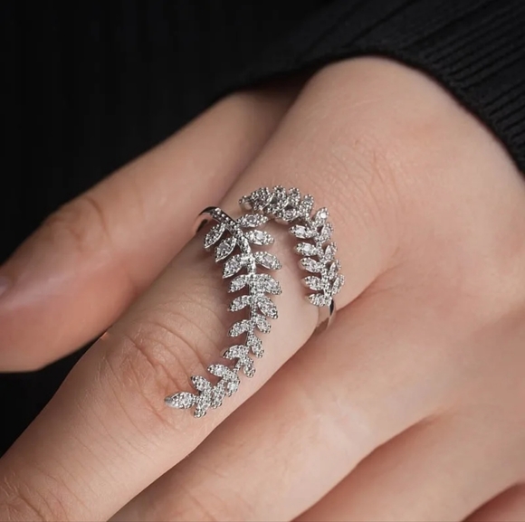 Exquisite 925 Silver Marquis Leaf Ring - Picture 4 of 4